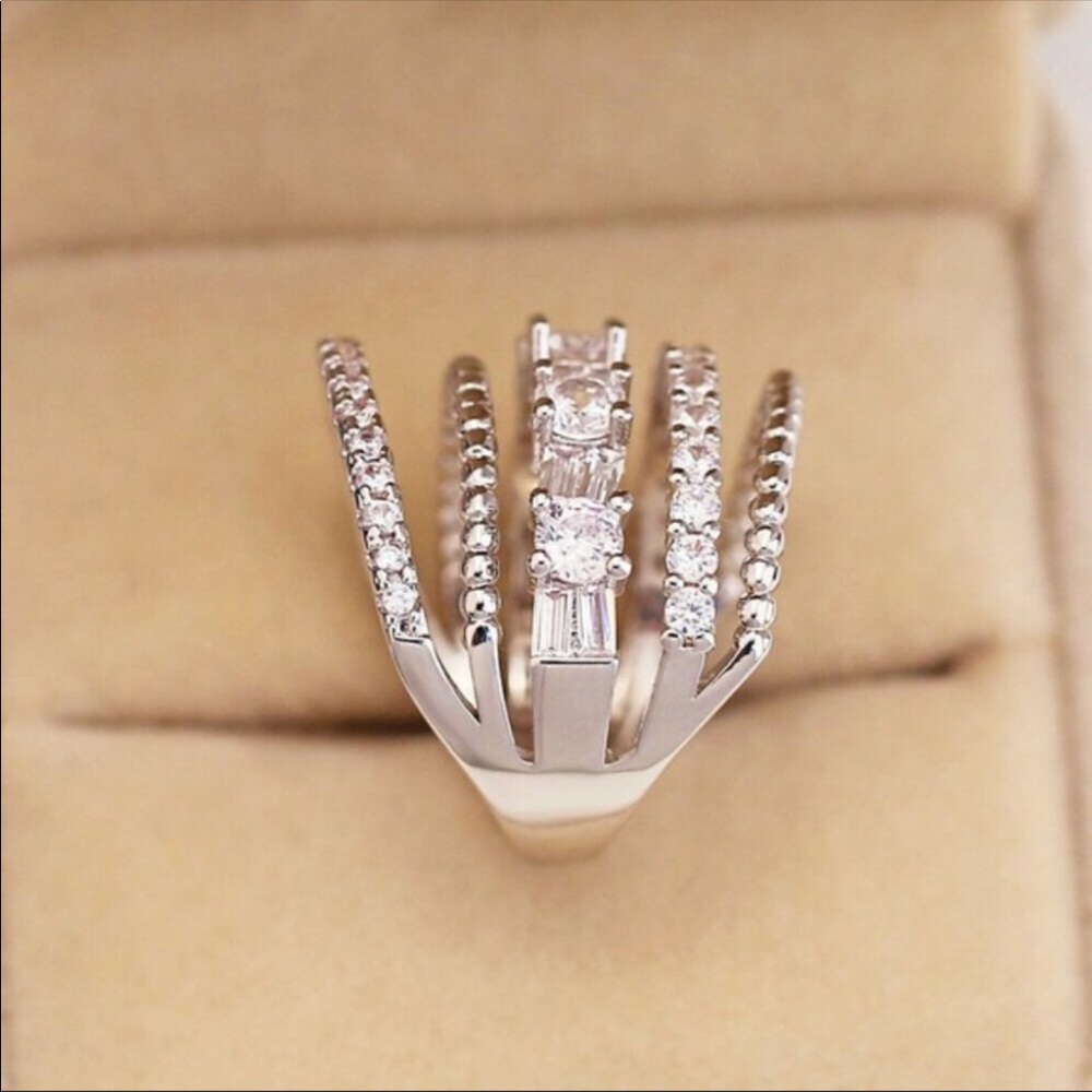 Gorgeous Silver S925 Stamped White Sapphire Ring - Picture 4 of 5